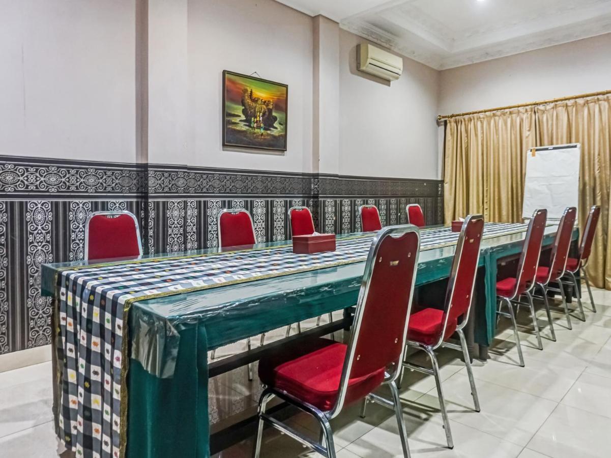 Collection O 91071 Hotel Desa Wisata Tmii Джакарта Экстерьер фото